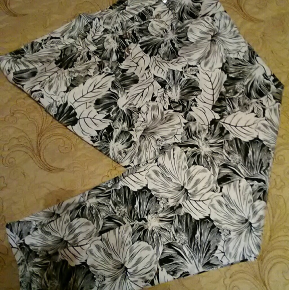Polo Jeans Co black & white hibiscus print capris - Picture 1 of 3